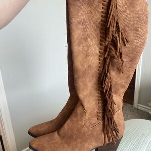 Fringe tan cowboy boots tall fit like 10
